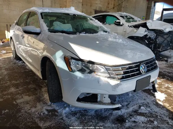 1VWBT7A3XHC055483 2017 VOLKSWAGEN PASSAT - Image 1