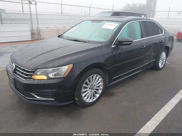 1VWBT7A3XHC059114 2017 VOLKSWAGEN PASSAT - Image 2