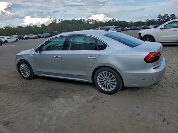 1VWBT7A3XHC062479 2017 VOLKSWAGEN PASSAT - Image 2