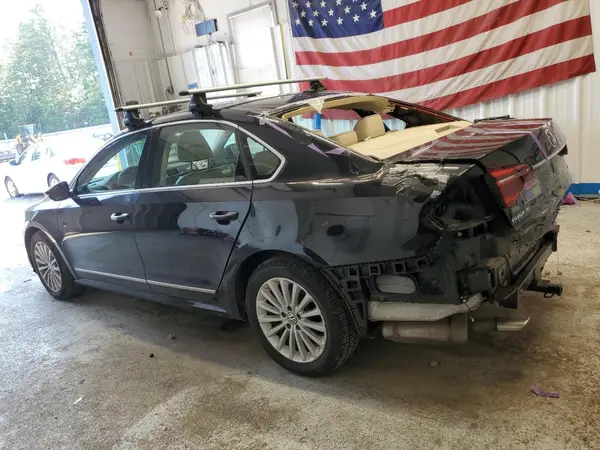 1VWBT7A3XHC063955 2017 VOLKSWAGEN PASSAT - Image 2