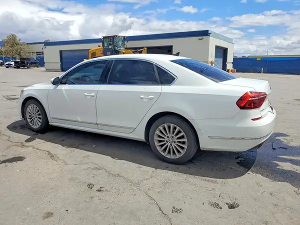 1VWBT7A3XHC072851 2017 VOLKSWAGEN PASSAT - Image 2