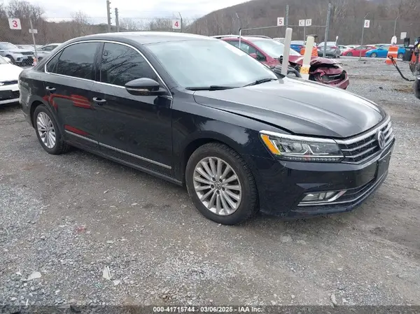 1VWBT7A3XHC074373 2017 VOLKSWAGEN PASSAT - Image 1