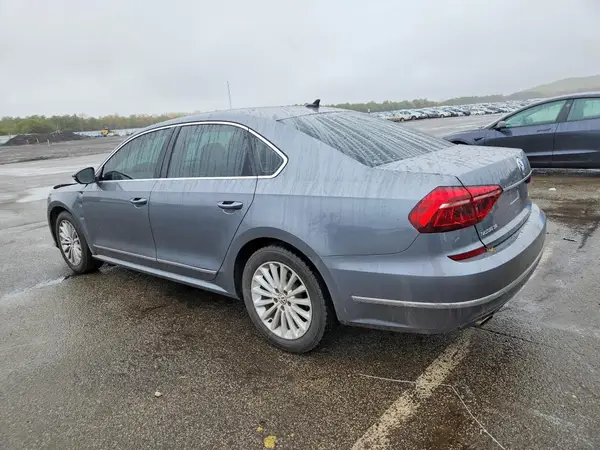 1VWBT7A3XHC078813 2017 VOLKSWAGEN PASSAT - Image 2