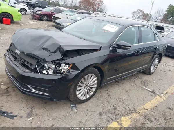 1VWBT7A3XHC083672 2017 VOLKSWAGEN PASSAT - Image 2