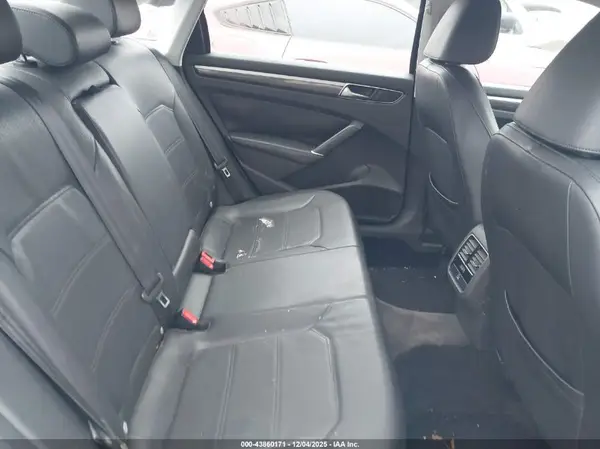 1VWBT7A3XHC083672 2017 VOLKSWAGEN PASSAT - Image 8