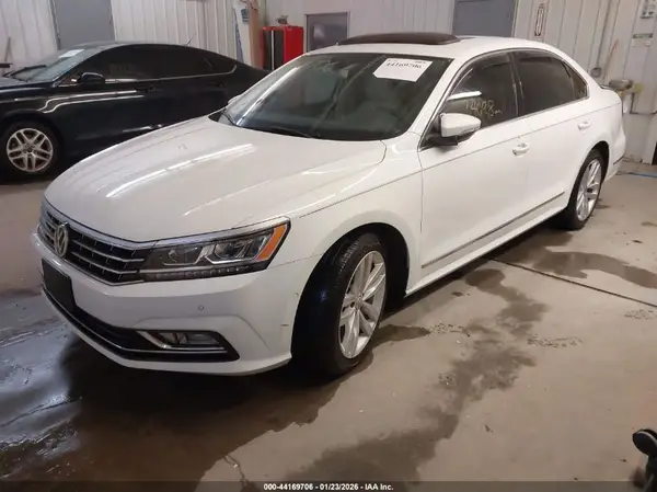 1VWCA7A30JC028972 2018 VOLKSWAGEN PASSAT - Image 2