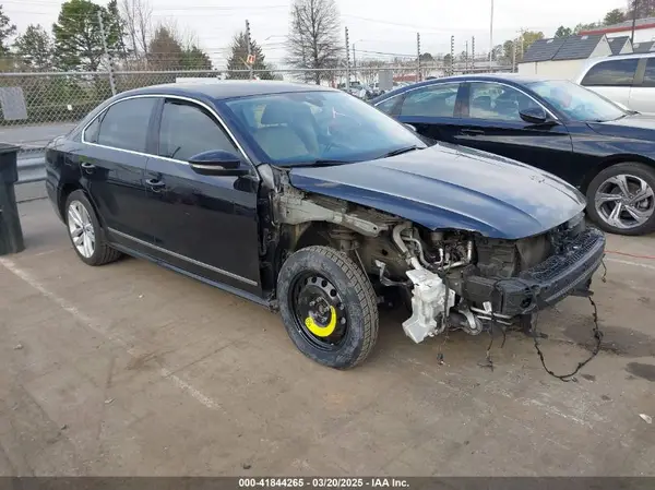 1VWCA7A31JC002560 2018 VOLKSWAGEN PASSAT - Image 1