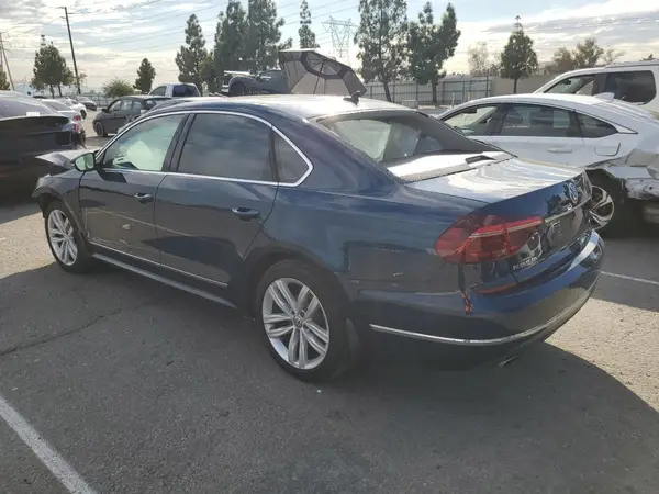 1VWCA7A32JC008562 2018 VOLKSWAGEN PASSAT - Image 2
