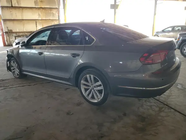 1VWCA7A32JC011204 2018 VOLKSWAGEN PASSAT - Image 2