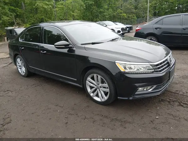 1VWCA7A32JC017715 2018 VOLKSWAGEN PASSAT - Image 1
