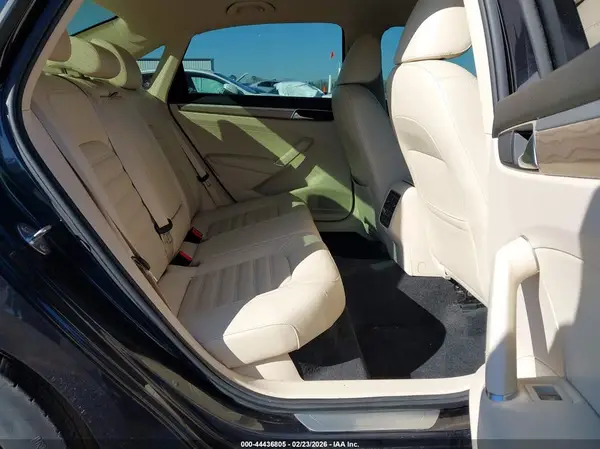 1VWCA7A32JC048379 2018 VOLKSWAGEN PASSAT - Image 8