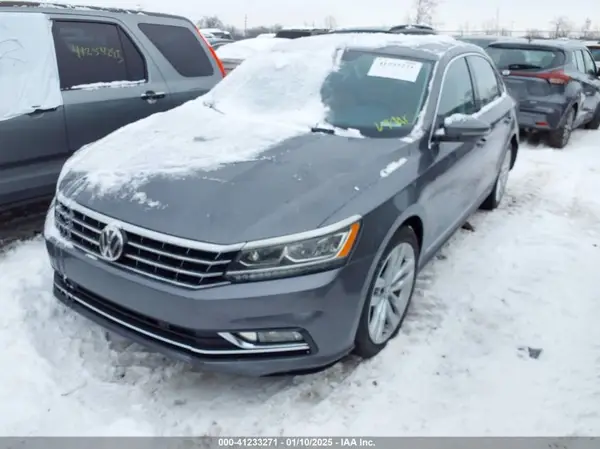 1VWCA7A33JC006058 2018 VOLKSWAGEN PASSAT - Image 2