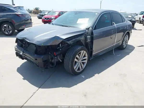 1VWCA7A33JC041960 2018 VOLKSWAGEN PASSAT - Image 2