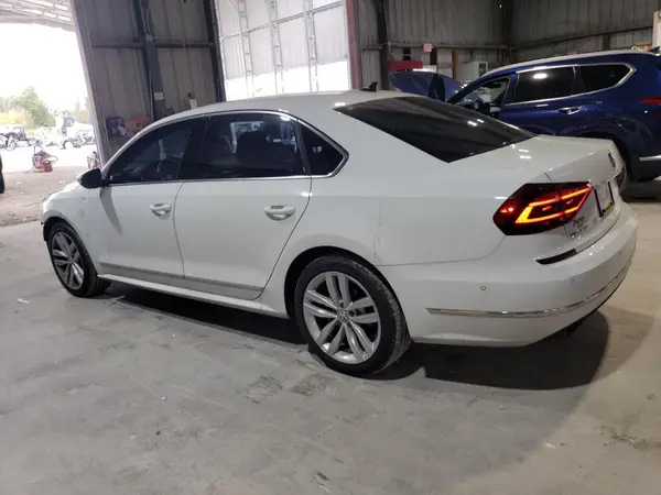 1VWCA7A37JC001011 2018 VOLKSWAGEN PASSAT - Image 2