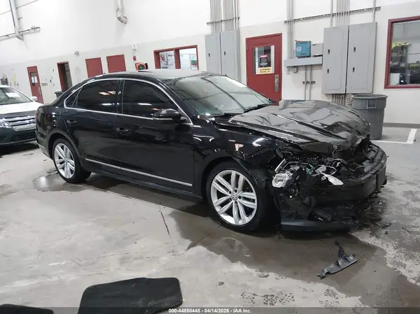 1VWCA7A37JC010615 2018 VOLKSWAGEN PASSAT - Image 1