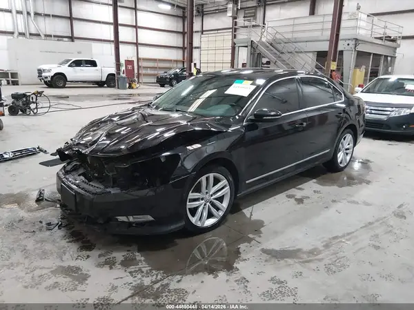 1VWCA7A37JC010615 2018 VOLKSWAGEN PASSAT - Image 2