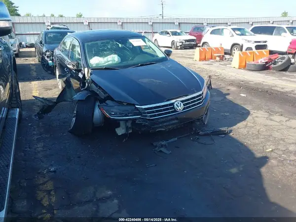 1VWCA7A38JC002457 2018 VOLKSWAGEN PASSAT - Image 1