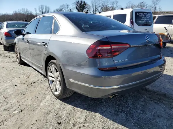 1VWCA7A3XJC011029 2018 VOLKSWAGEN PASSAT - Image 2