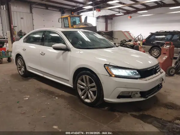 1VWCM7A30HC079244 2017 VOLKSWAGEN PASSAT - Image 1