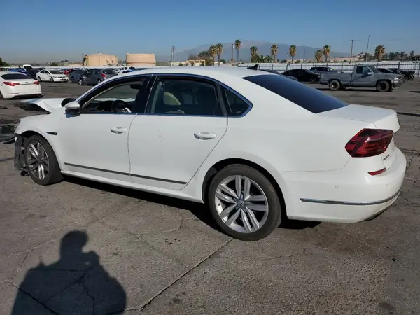 1VWCM7A30HC080684 2017 VOLKSWAGEN PASSAT - Image 2