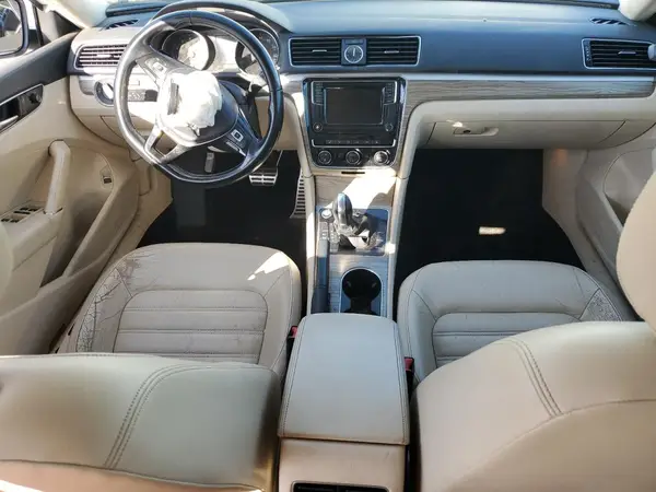 1VWCM7A30HC080684 2017 VOLKSWAGEN PASSAT - Image 8