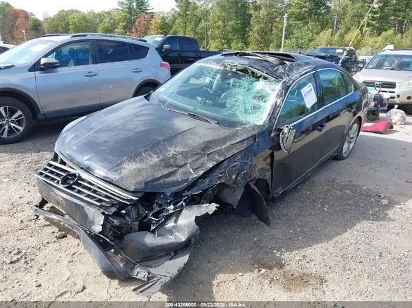 1VWCM7A31HC064090 2017 VOLKSWAGEN PASSAT - Image 2