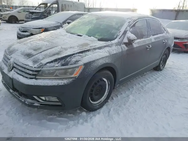 1VWCM7A33HC006093 2017 VOLKSWAGEN PASSAT - Image 2