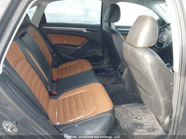 1VWCM7A33HC006093 2017 VOLKSWAGEN PASSAT - Image 8