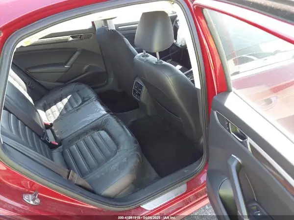 1VWCM7A33HC013786 2017 VOLKSWAGEN PASSAT - Image 8