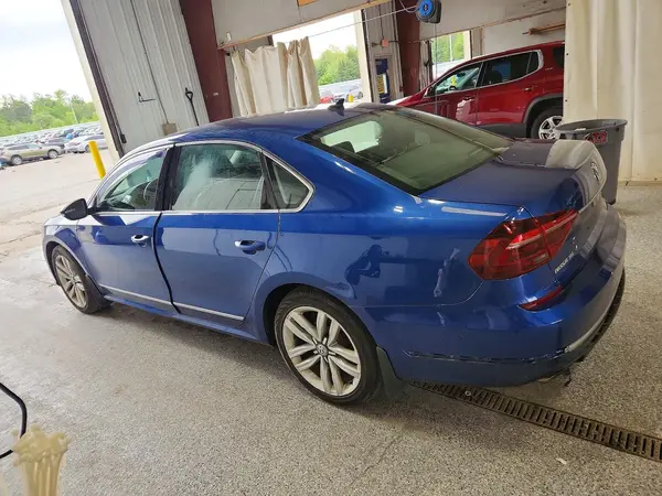 1VWCM7A33HC068870 2017 VOLKSWAGEN PASSAT - Image 2