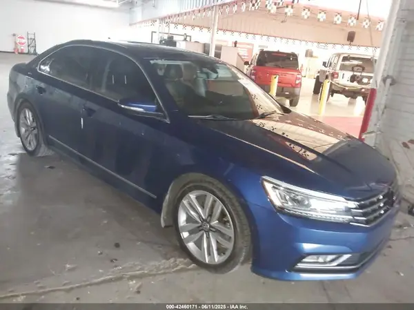 1VWCM7A34HC035408 2017 VOLKSWAGEN PASSAT - Image 1