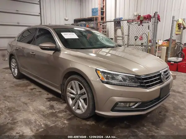 1VWCM7A35HC043100 2017 VOLKSWAGEN PASSAT - Image 1