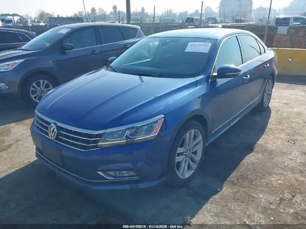 1VWCM7A37HC050842 2017 VOLKSWAGEN PASSAT - Image 2