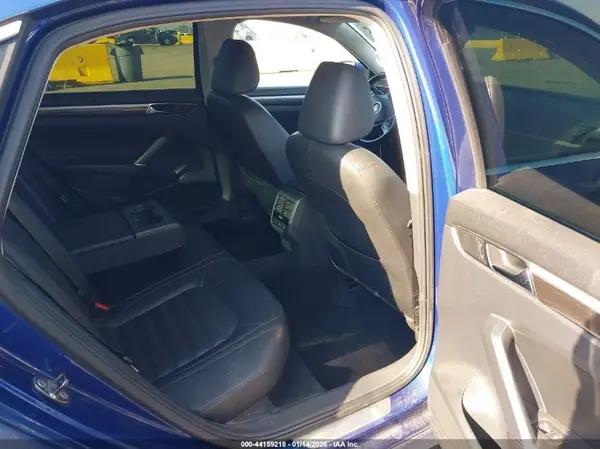 1VWCM7A37HC050842 2017 VOLKSWAGEN PASSAT - Image 8