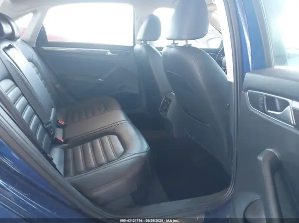 1VWCM7A38GC015810 2016 VOLKSWAGEN PASSAT - Image 8