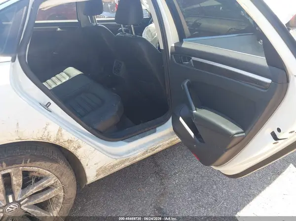 1VWCM7A38GC030856 2016 VOLKSWAGEN PASSAT - Image 8