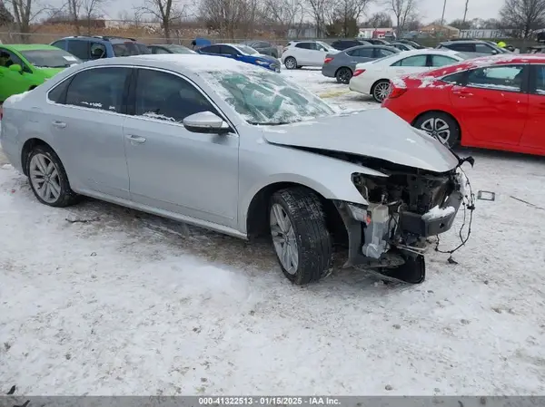 1VWCM7A38HC036318 2017 VOLKSWAGEN PASSAT - Image 1