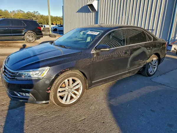 1VWCM7A38HC036870 2017 VOLKSWAGEN PASSAT - Image 1