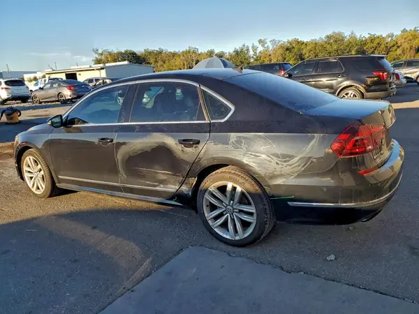 1VWCM7A38HC036870 2017 VOLKSWAGEN PASSAT - Image 2