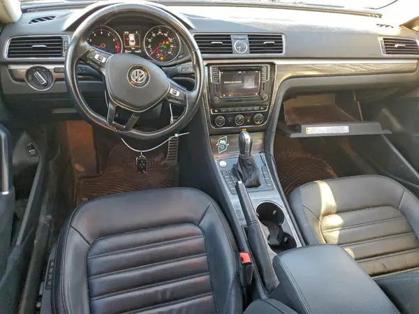 1VWCM7A38HC036870 2017 VOLKSWAGEN PASSAT - Image 8