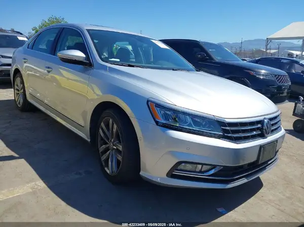 1VWCM7A39HC046906 2017 VOLKSWAGEN PASSAT - Image 1
