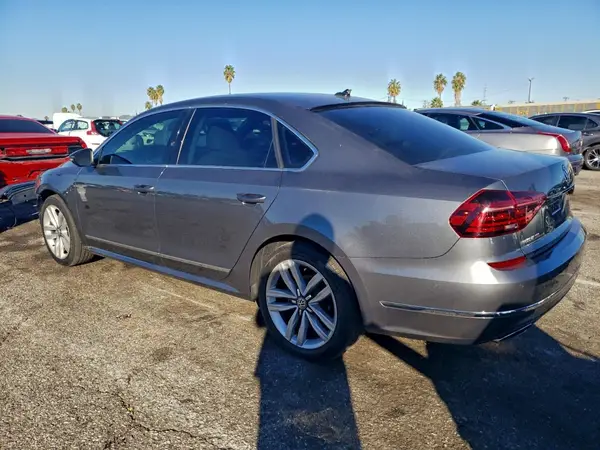 1VWCM7A39HC061258 2017 VOLKSWAGEN PASSAT - Image 2