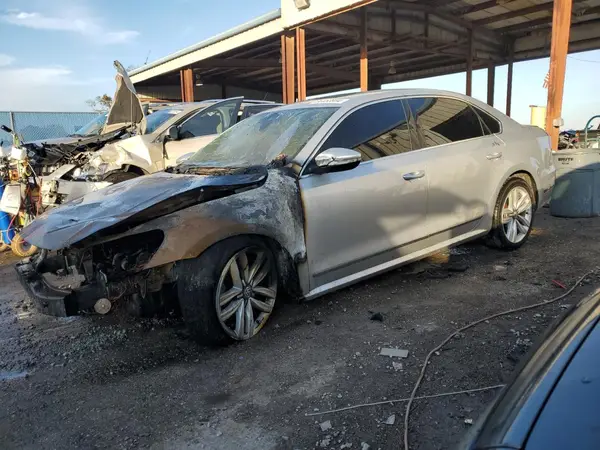 1VWCM7A39HC086581 2017 VOLKSWAGEN PASSAT - Image 1