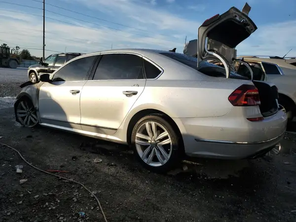 1VWCM7A39HC086581 2017 VOLKSWAGEN PASSAT - Image 2