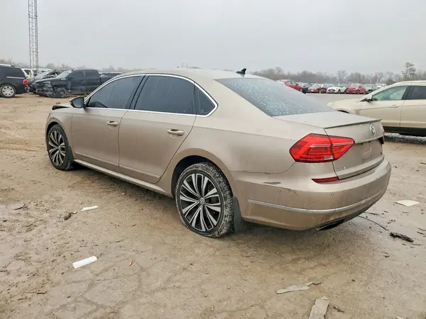1VWCM7A3XGC016117 2016 VOLKSWAGEN PASSAT - Image 2