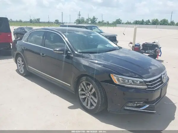 1VWCM7A3XHC068428 2017 VOLKSWAGEN PASSAT - Image 1