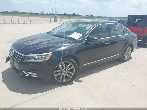 1VWCM7A3XHC068428 2017 VOLKSWAGEN PASSAT - Image 2