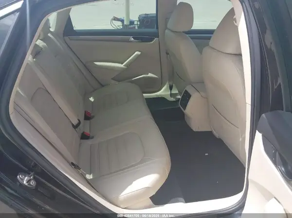 1VWCM7A3XHC068428 2017 VOLKSWAGEN PASSAT - Image 8