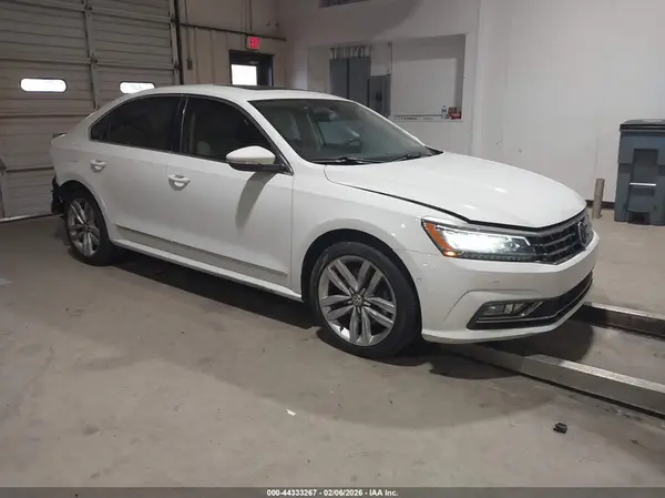 1VWCT7A30HC020228 2017 VOLKSWAGEN PASSAT - Image 1