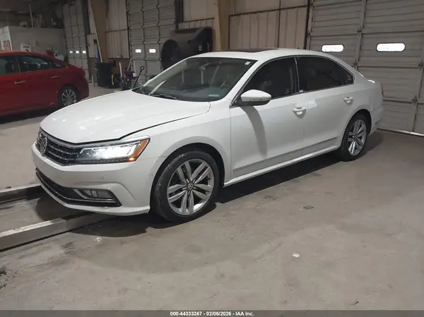 1VWCT7A30HC020228 2017 VOLKSWAGEN PASSAT - Image 2